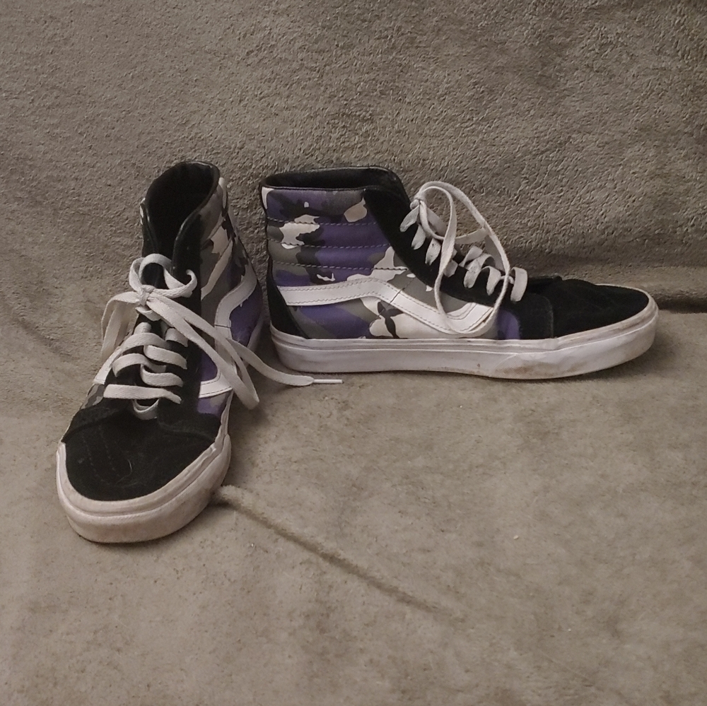 size: 9 (US)